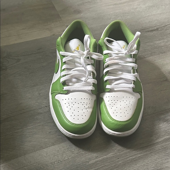 Jordan Green and White Men's Shoes